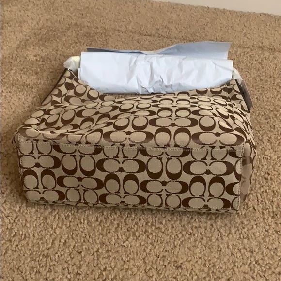 Coach - Picture 5 of 13